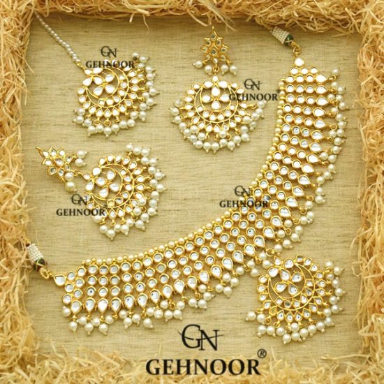 SANYUKTA WHITE NECKLACE