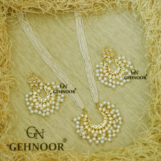 MAANYA WHITE NECKLACE