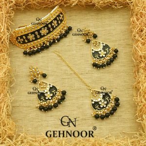 PRANATI BLACK NECKLACE