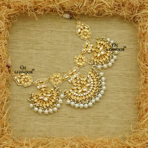 MANSI WHITE NECKLACE