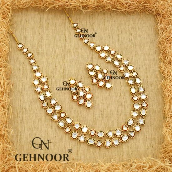 ANCHITA MAROON NECKLACE