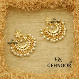 JEEYA WHITE EARRINGS