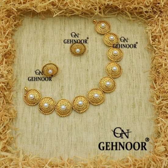 LARANYA WHITE NECKLACE